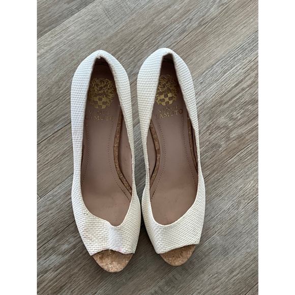 Vince Camuto Peep Toe White Heels Size 8 1/2 - Picture 2 of 12